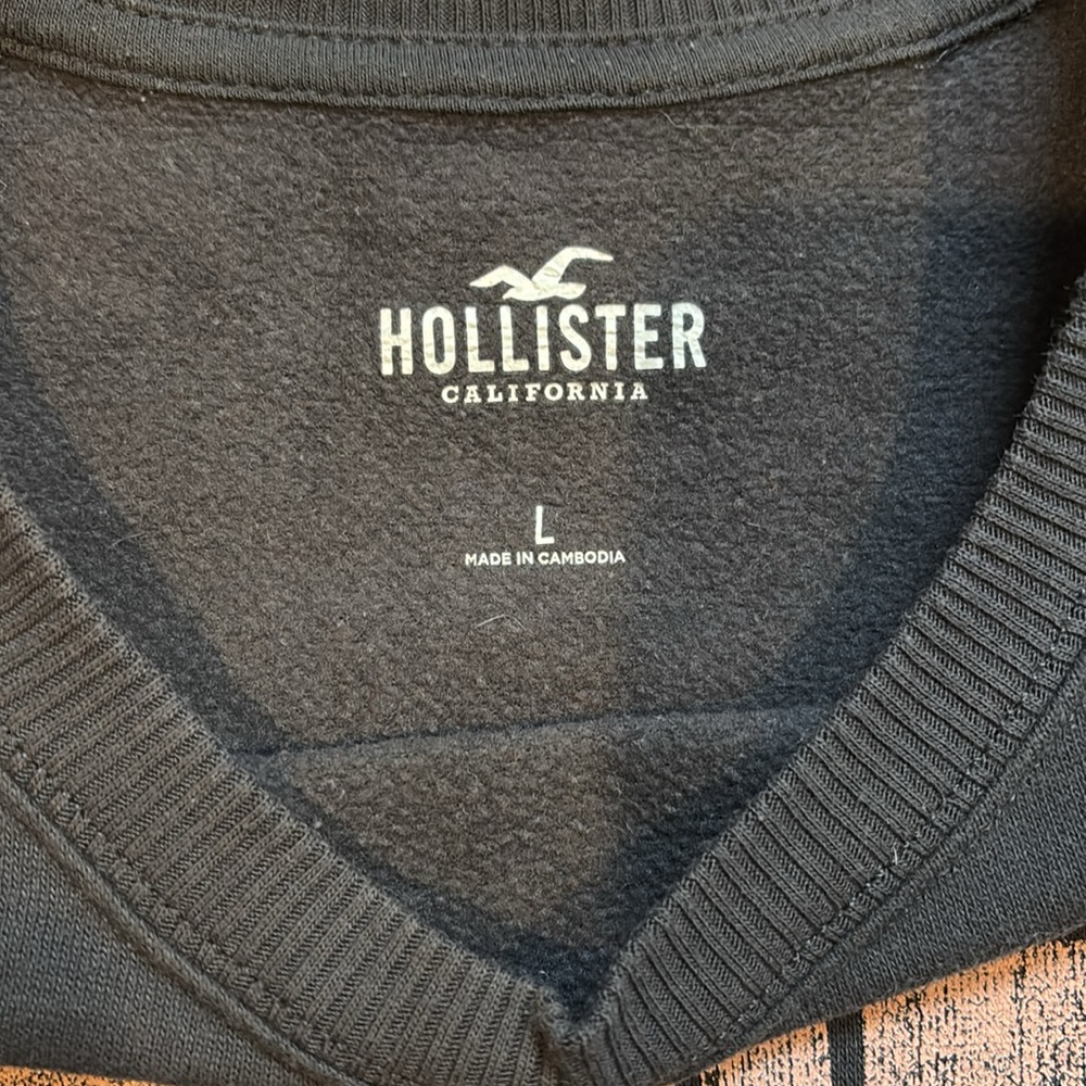 Hollister Hawaii graphic sweatshirt - Picture 2 of 3